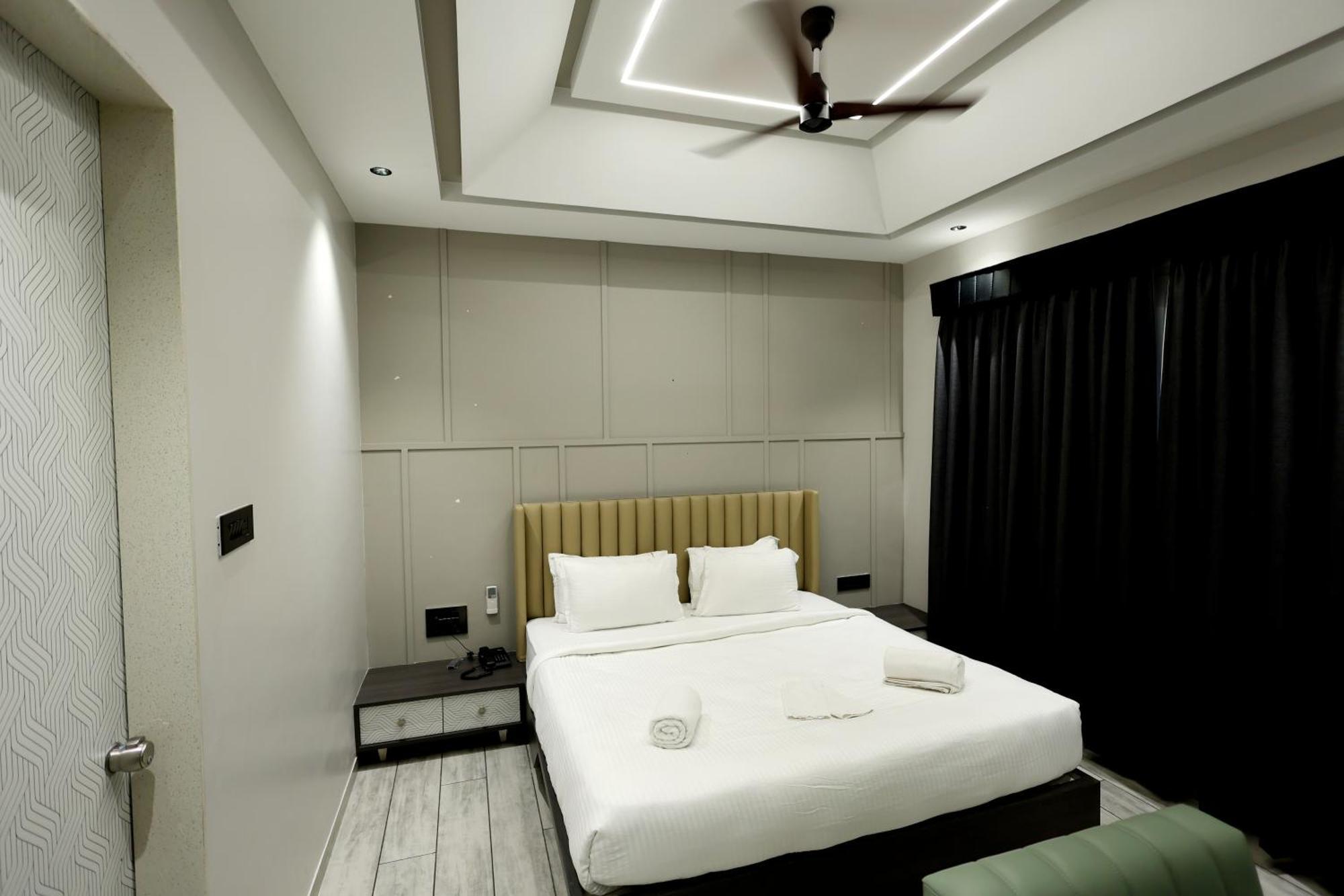 Hotel Statusinn, Ichalkaranji Dış mekan fotoğraf