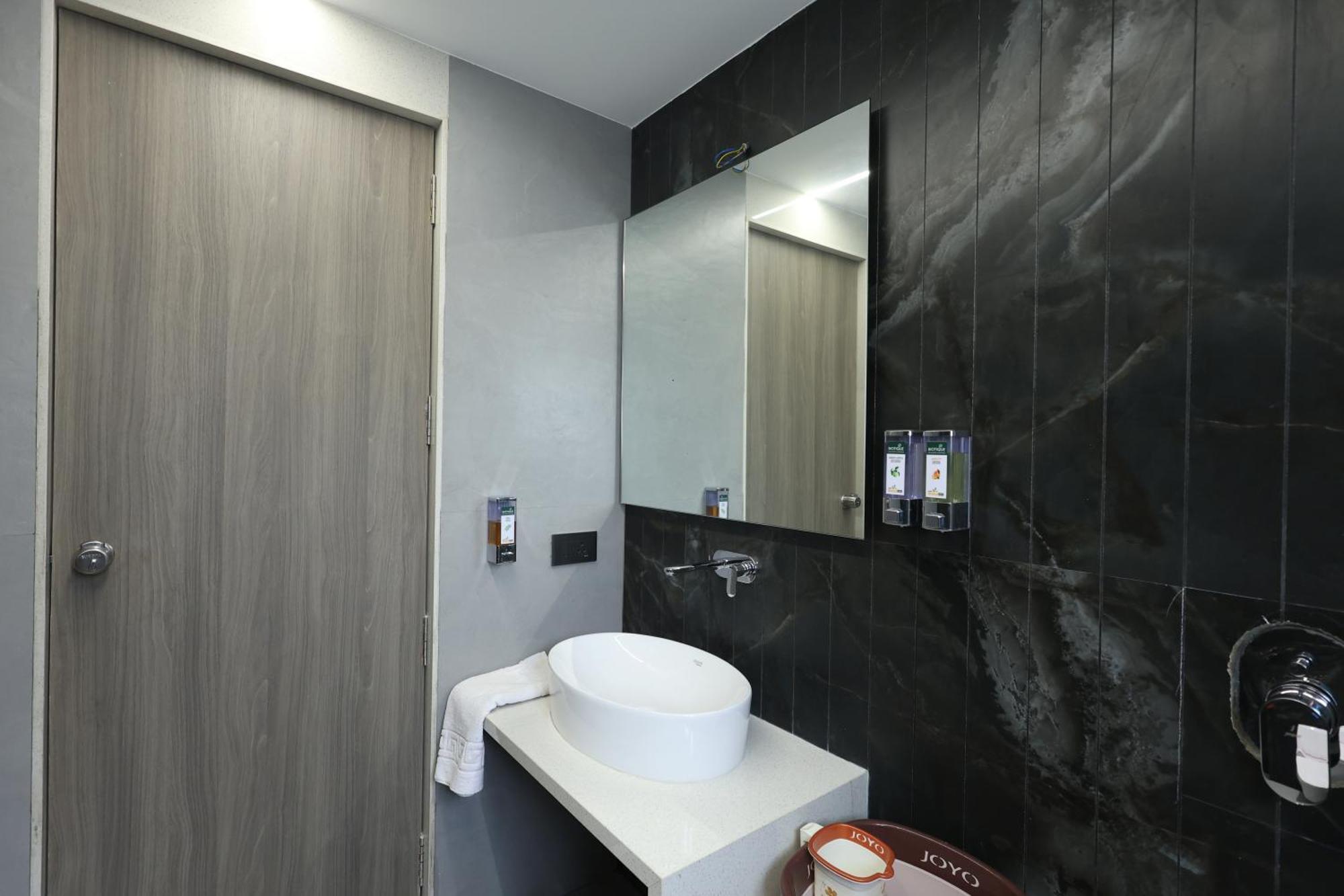 Hotel Statusinn, Ichalkaranji Dış mekan fotoğraf