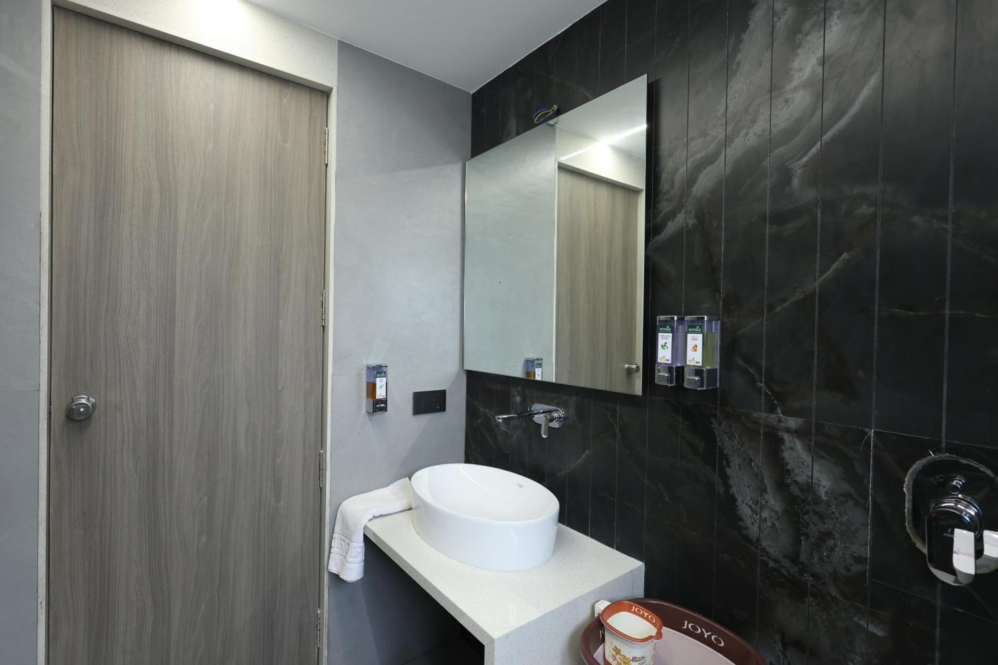 Hotel Statusinn, Ichalkaranji Dış mekan fotoğraf