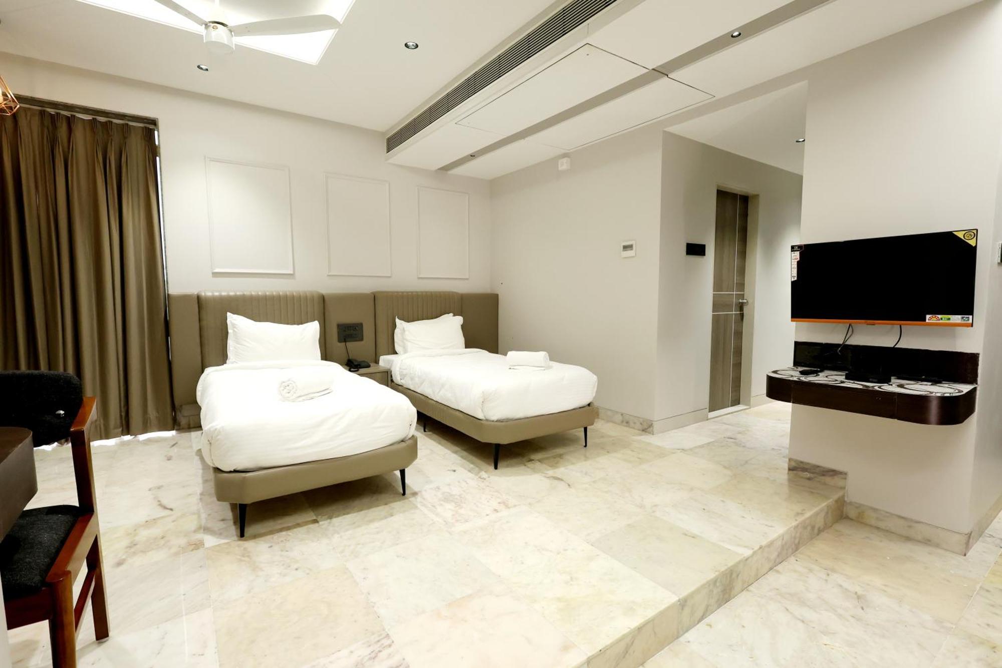 Hotel Statusinn, Ichalkaranji Dış mekan fotoğraf