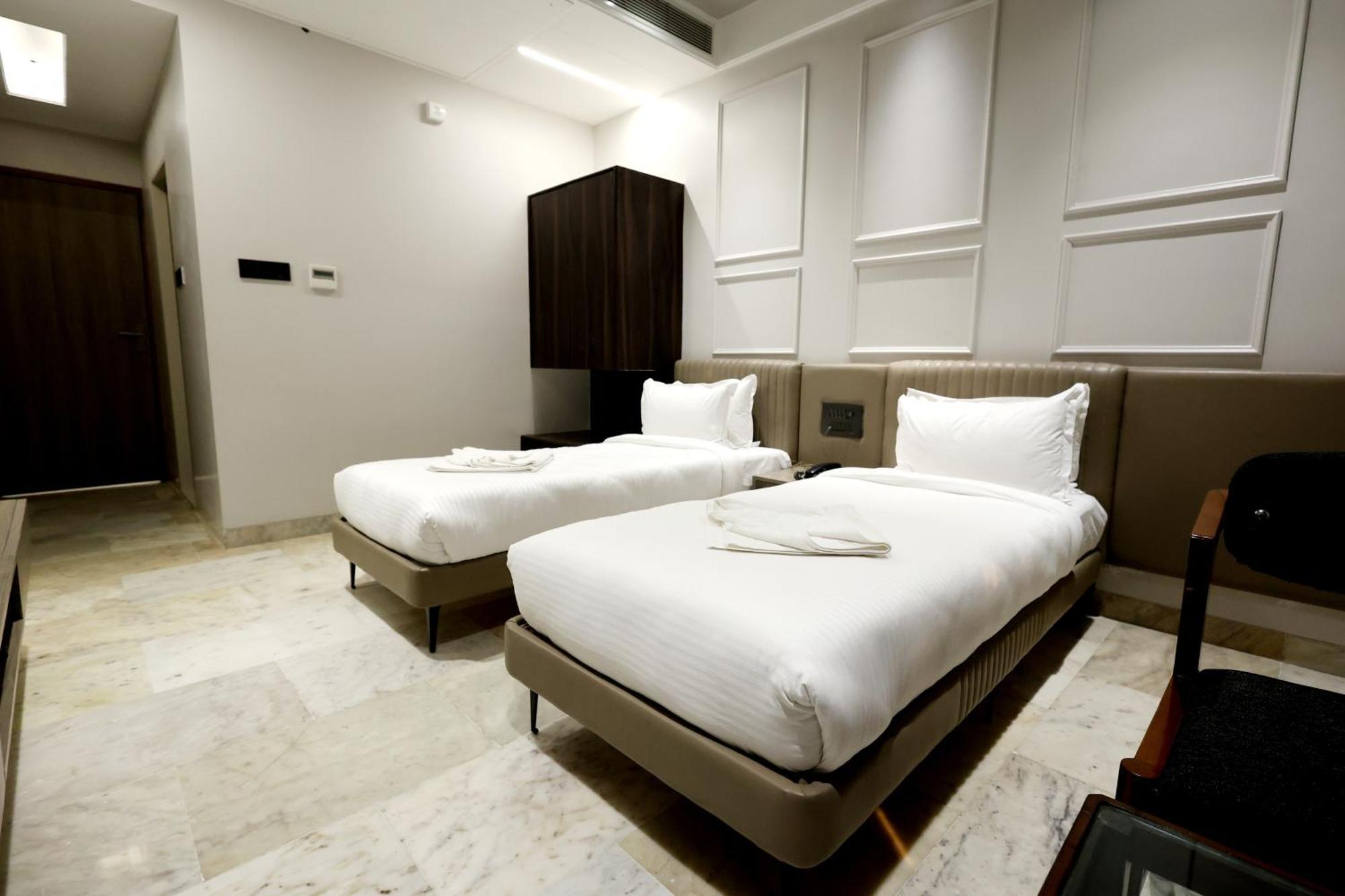 Hotel Statusinn, Ichalkaranji Dış mekan fotoğraf
