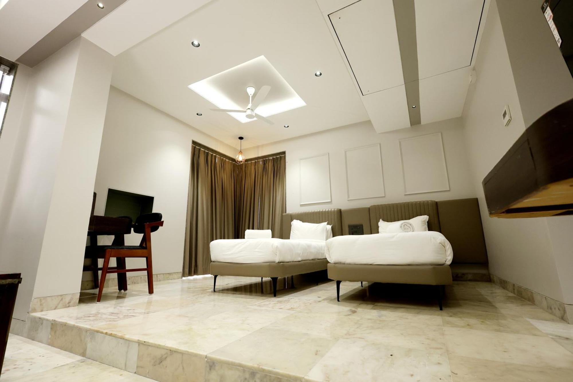 Hotel Statusinn, Ichalkaranji Dış mekan fotoğraf