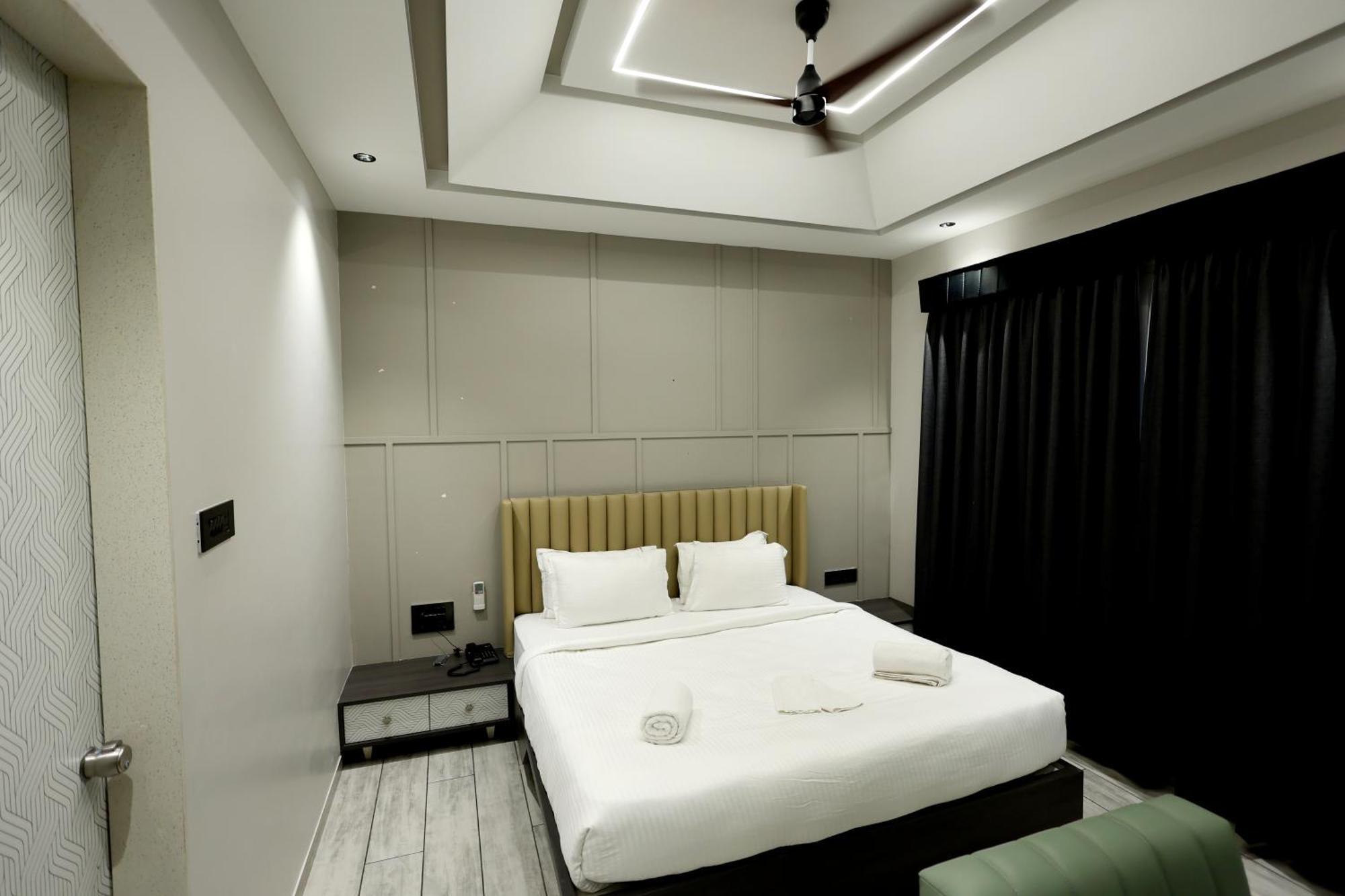 Hotel Statusinn, Ichalkaranji Dış mekan fotoğraf
