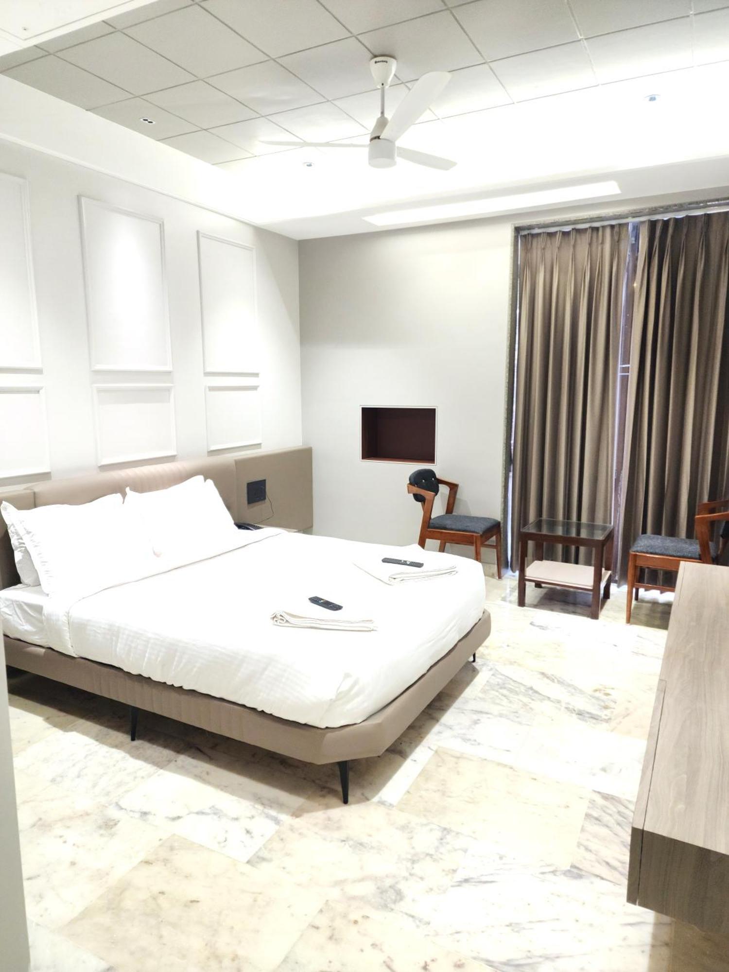 Hotel Statusinn, Ichalkaranji Dış mekan fotoğraf