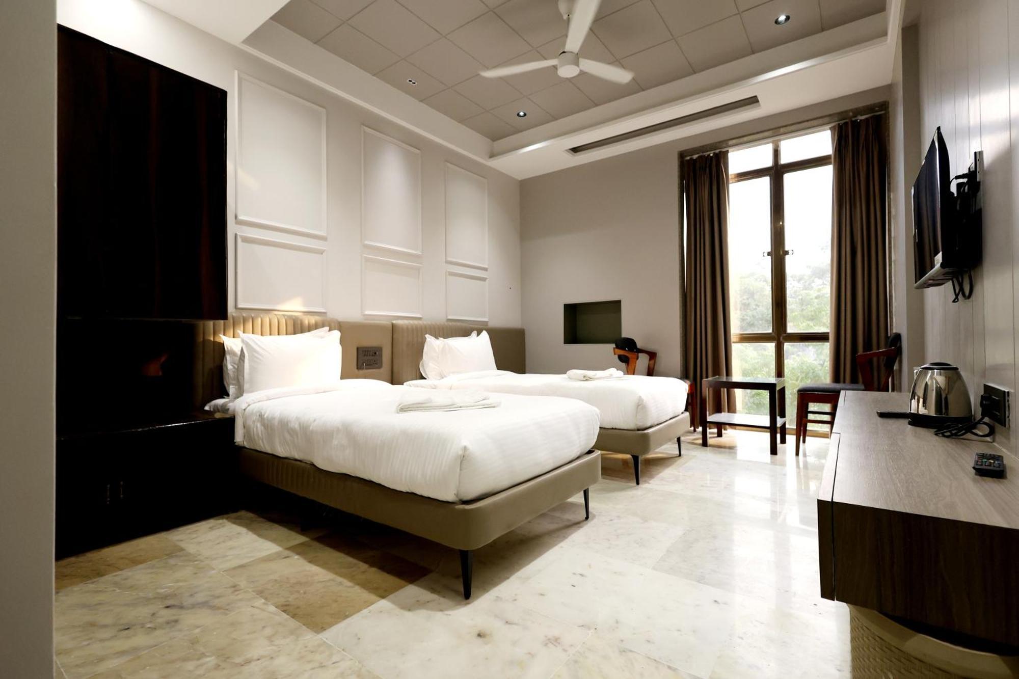 Hotel Statusinn, Ichalkaranji Dış mekan fotoğraf