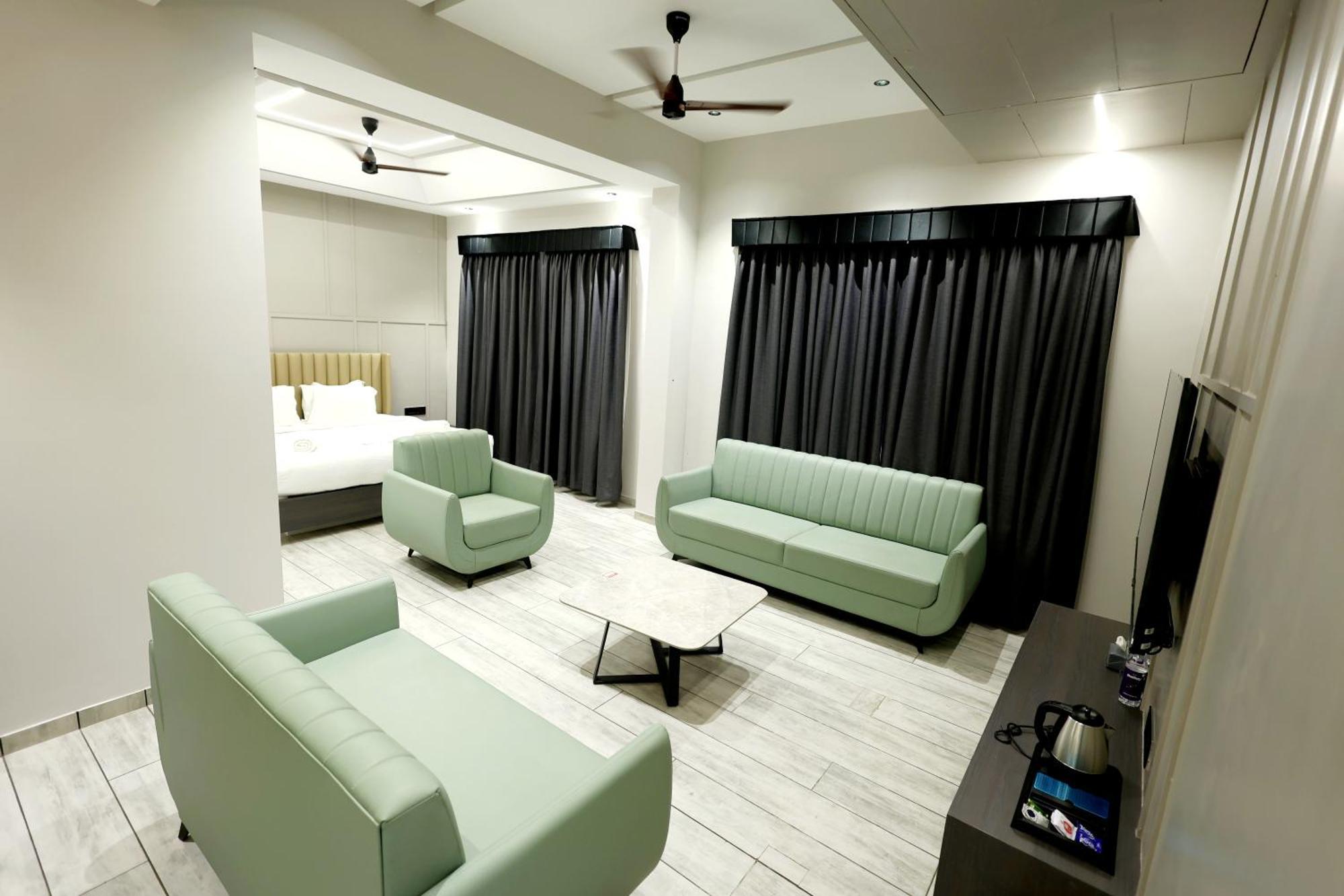 Hotel Statusinn, Ichalkaranji Dış mekan fotoğraf