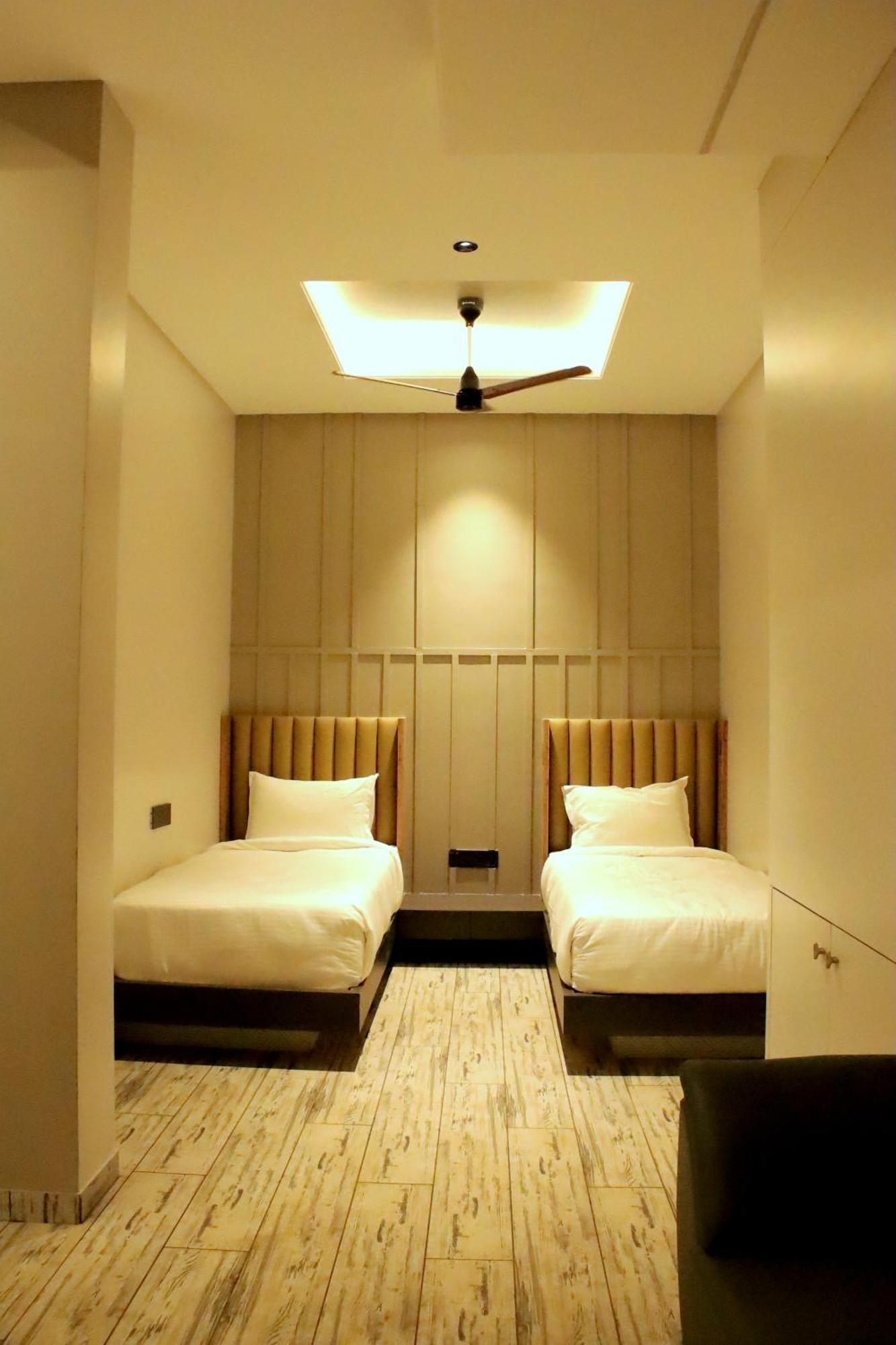Hotel Statusinn, Ichalkaranji Dış mekan fotoğraf