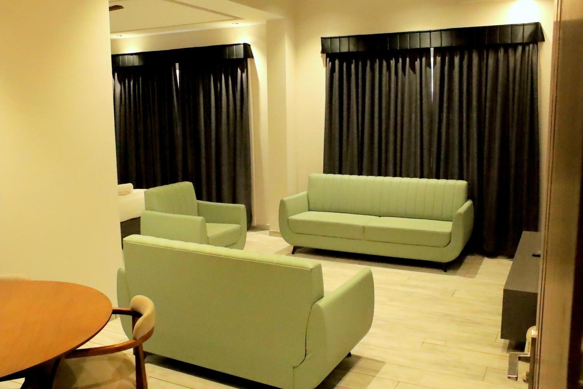 Hotel Statusinn, Ichalkaranji Dış mekan fotoğraf