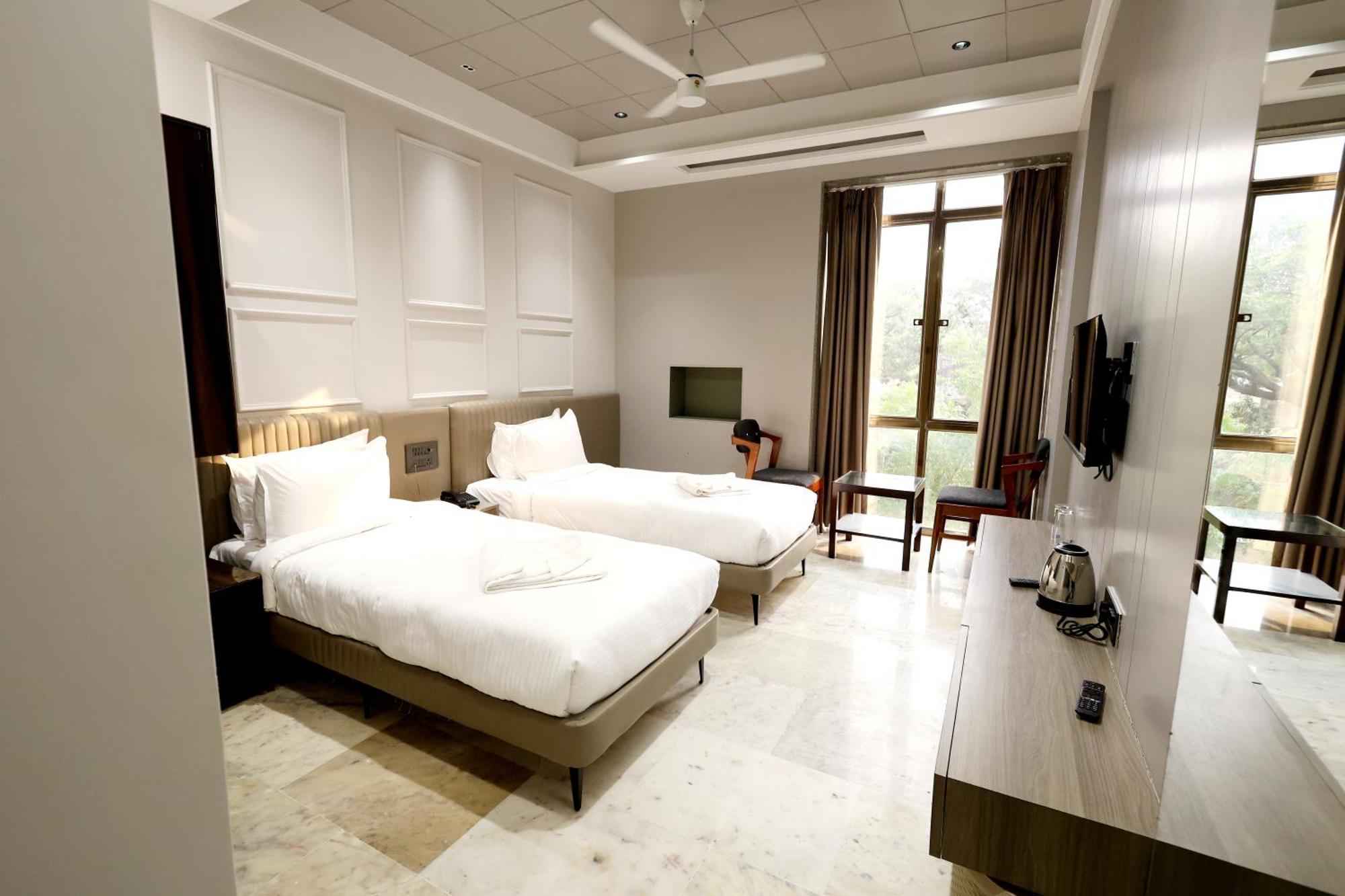Hotel Statusinn, Ichalkaranji Dış mekan fotoğraf